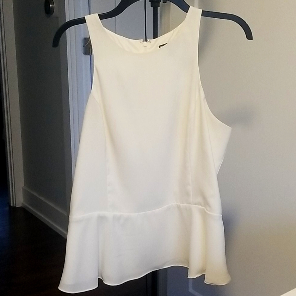 Sleeveless flare out blouse